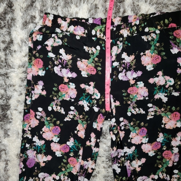 Decree Black Floral Pants with Pockets - Picture 7 of 11